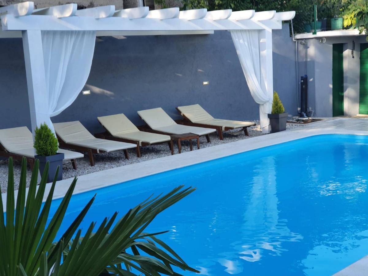 Šestanovac Holiday Home Zezevica - Heated Pool מראה חיצוני תמונה