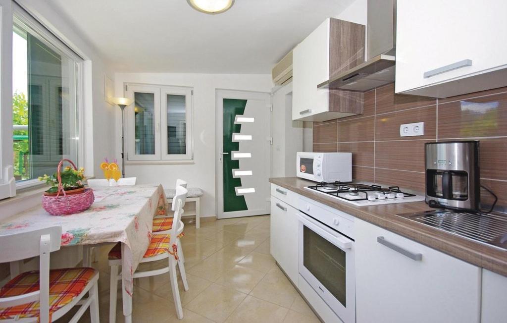 Šestanovac Holiday Home Zezevica - Heated Pool מראה חיצוני תמונה